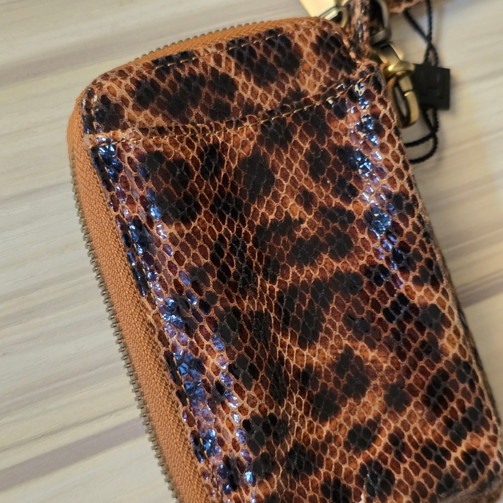 Hobo International Wristlet Wallet Leopard Print Brown Black - Picture 2 of 6